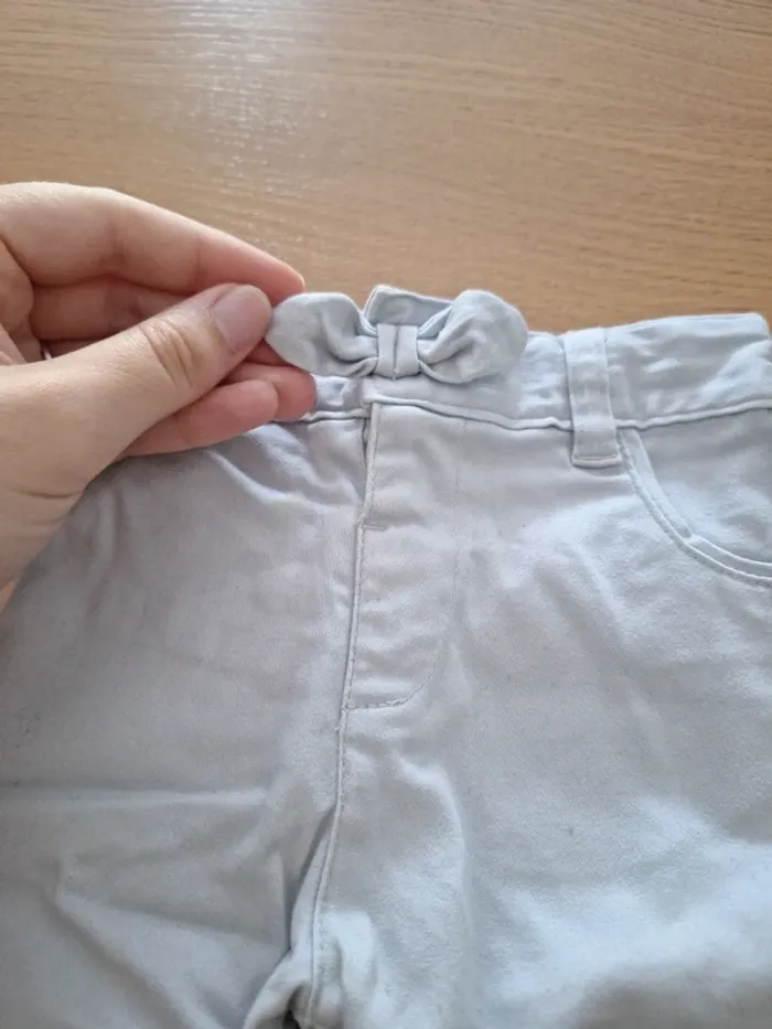 Jeans gris clair avec petit noeud - photo numéro 2