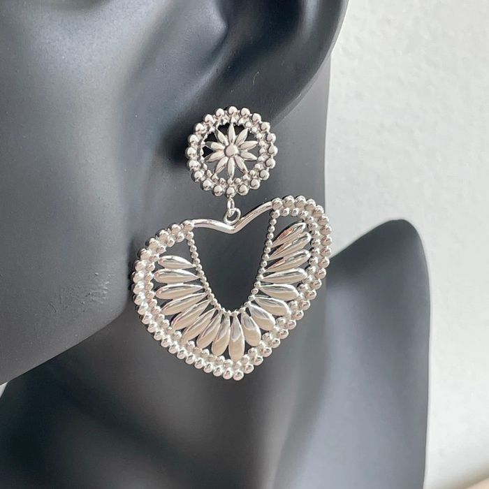 Boucles d'oreilles pendantes et imposantes en forme de coeur et en acier inoxydable argenté