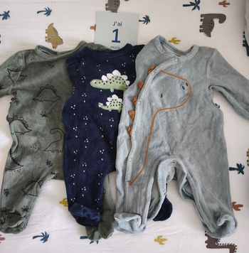 3 pyjamas en velours taille 1