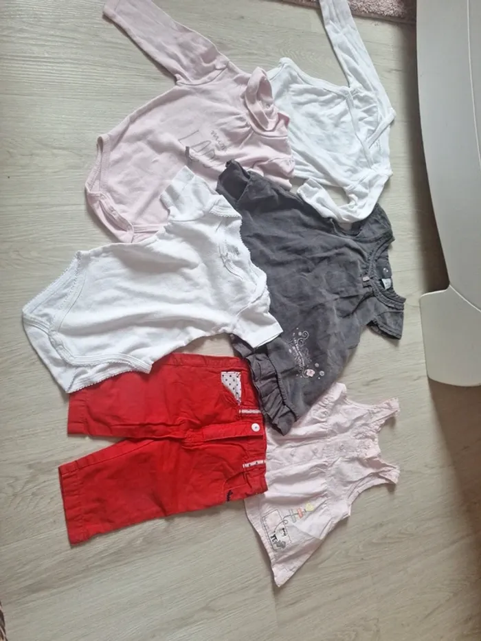 Lot de vêtements printemps-été fille taille 9 mois 71 cm