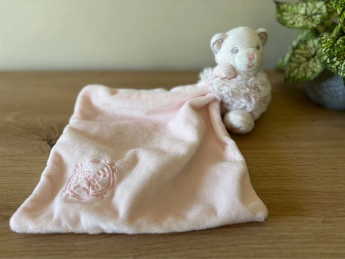 Doudou ours rose perle mouchoir kaloo