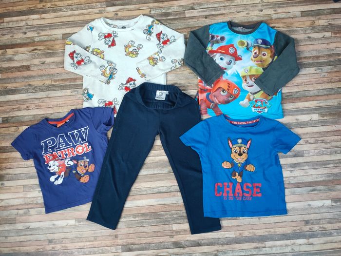 Lot vêtements et pyjamas Pat Patrouille 4/5 ans