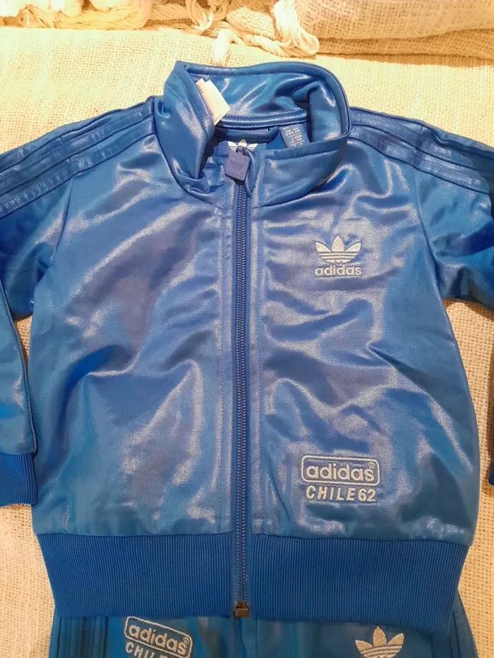 Ensemble survêtement enfant, Marque Adidas, taille 6/9mois - photo numéro 2
