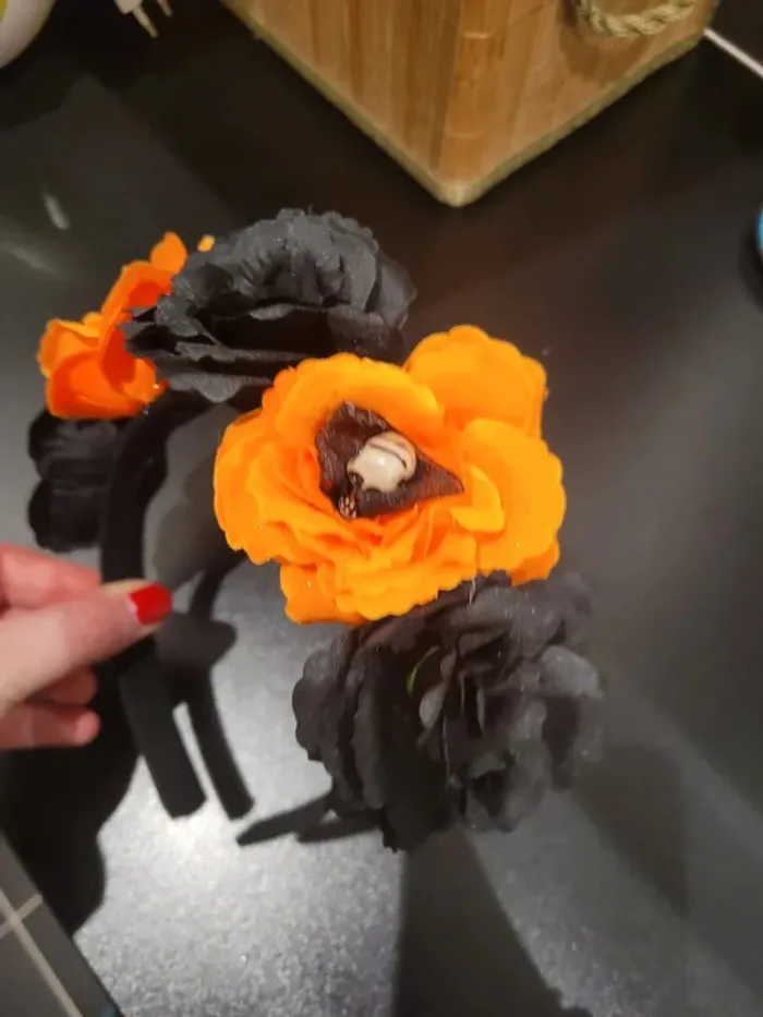 Serre têtes femme rose fleur noir et orange tête de mort paillette - photo numéro 2