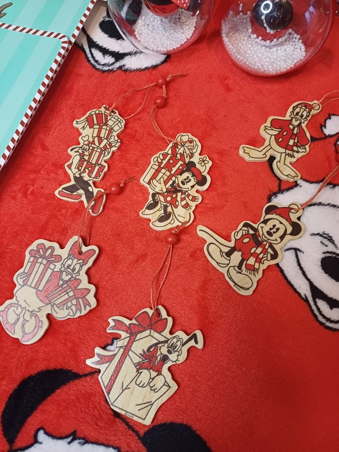 🧸Lots de plusieurs décoration de Noël Disney set de table, boule, décoration et une guirlande lumineuse - photo numéro 5