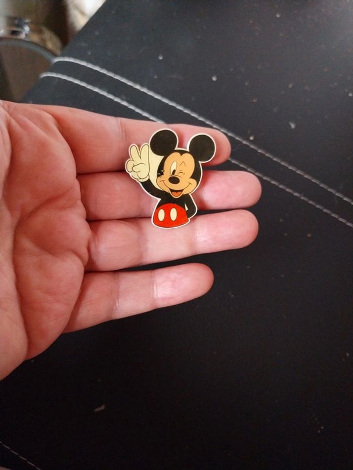 Broche en acrylique disney mickey