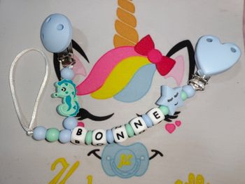 Attache doudou et tétine 