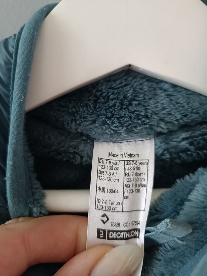 Veste Quechua enfant 8 ans | doudoune légère | bleu | chaude & confortable | randonnée / sport / école - photo numéro 3