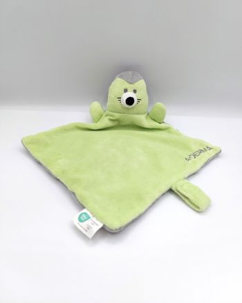 Doudou plat hérisson vert picots gris A-DERMA ADERMA attache tétine nez noir