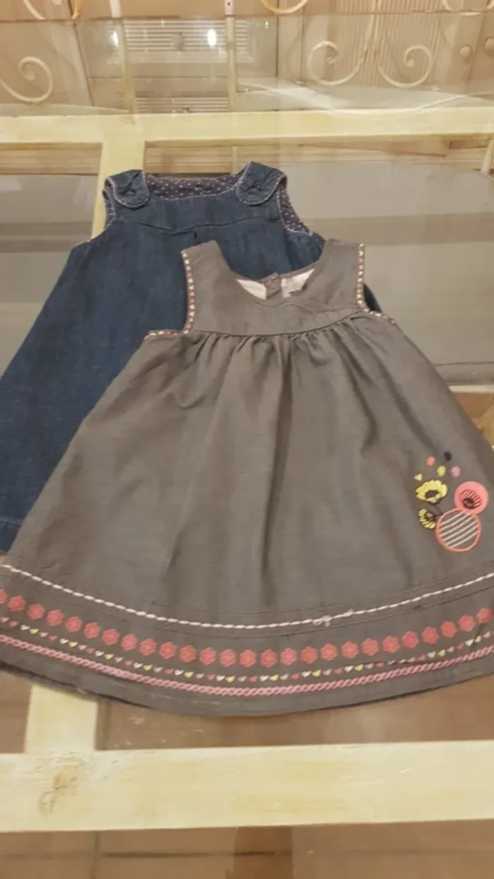 Lot 2 robes sans manches 12 mois