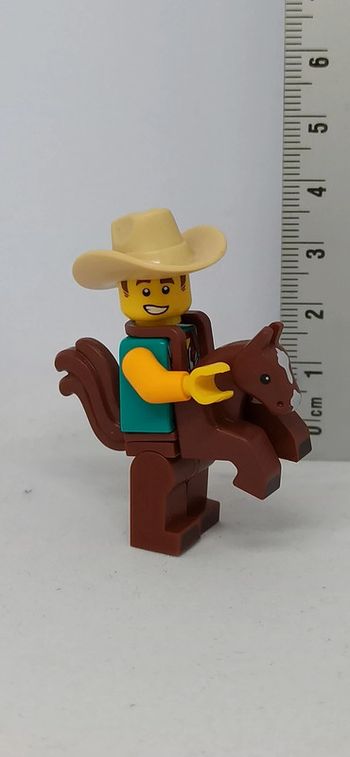Homme cowboy avec cheval intégré lego