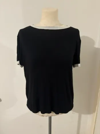 T-shirt noir à bordures blanches