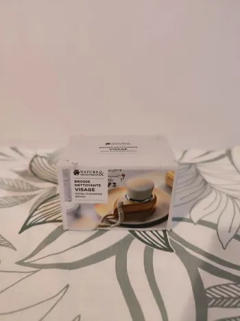 Nature et decouverte valeur 10€ brosse nettoyante visage