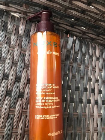Gel nettoyant et démaquillant Visage