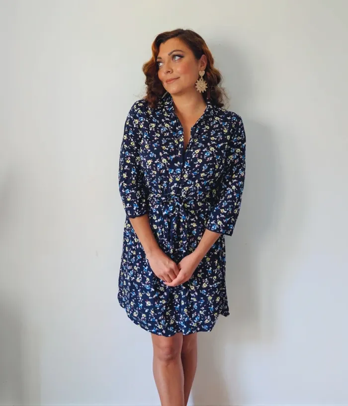 Robe bleu marine fleurie boutonnée casual chic avec poches Promod taille 38 - photo numéro 3