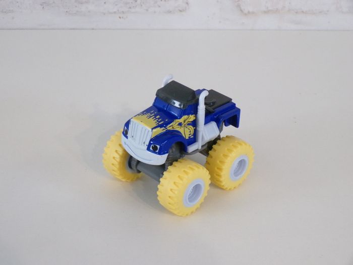 Monster Trucks - Crusher - Les monstres Machines (J5)