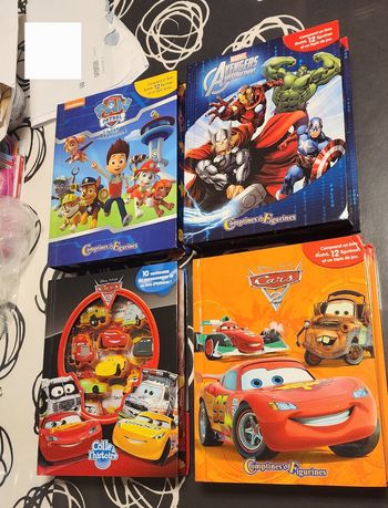 Lot de 4 livres comptines et figurines cars avengers et pat patrouille 