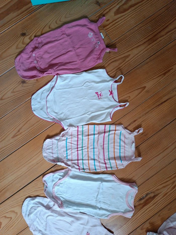 Lot de 15 articles été fille 12 mois en parfait état comme neuf - photo numéro 3
