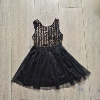 Très jolie robe festive noir et or. Fille 4 ans. Marque Tissaia
