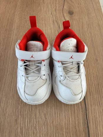 Nike Jordan blanc rouge 23,5