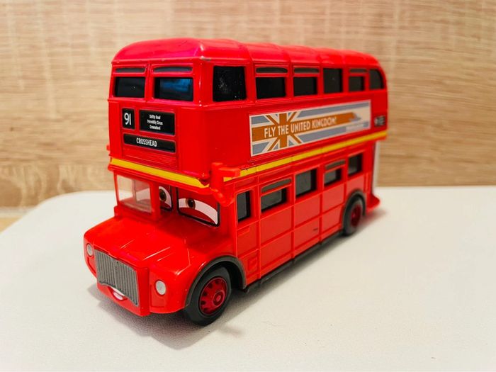 Bus Disney cars