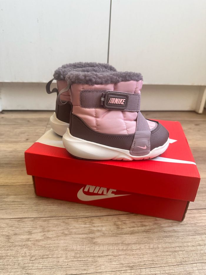 Bottines boots fourrée Nike rose taille 25 neuf - photo numéro 3