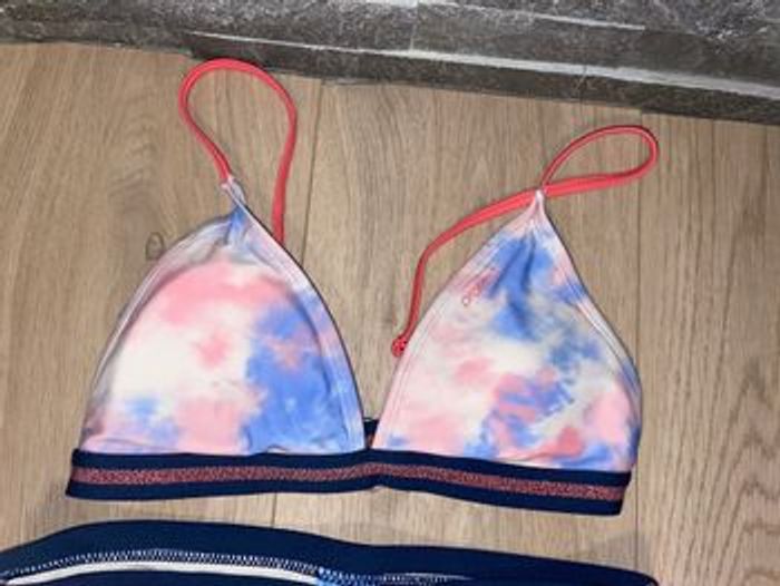 Pull de la marque H&M. Taille 16 ans / 176cm Vert lurex pailleté avec petit nœud au niveau du col Lo - photo numéro 2