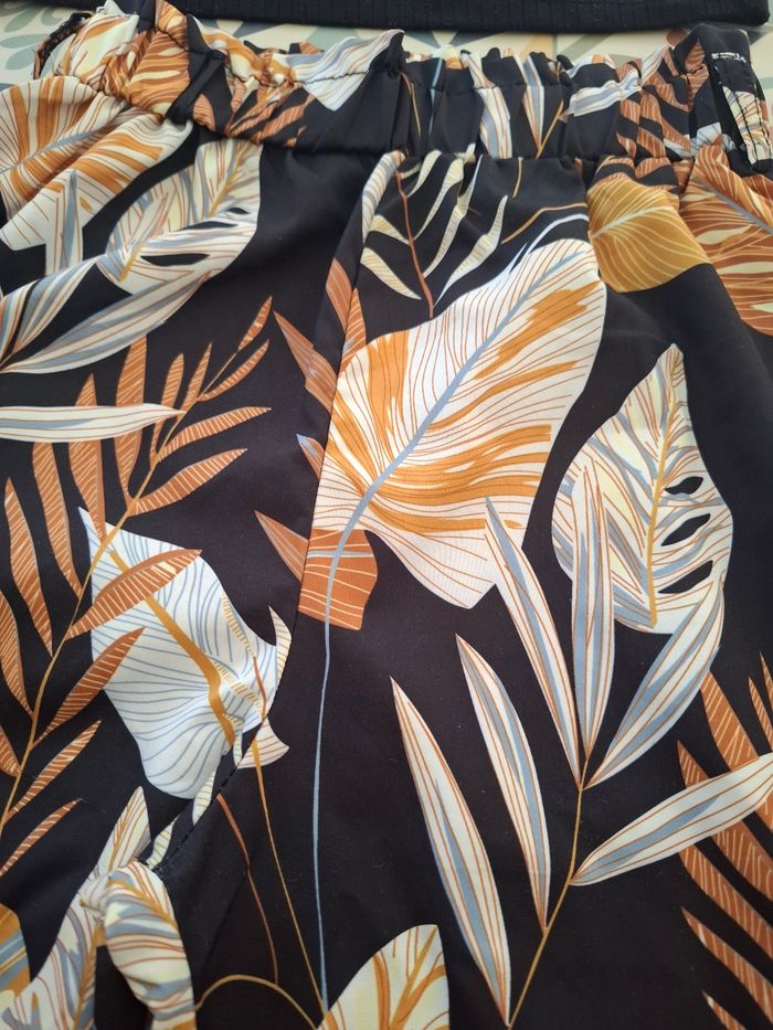 Pantalons large et fluide + crop top - photo numéro 2