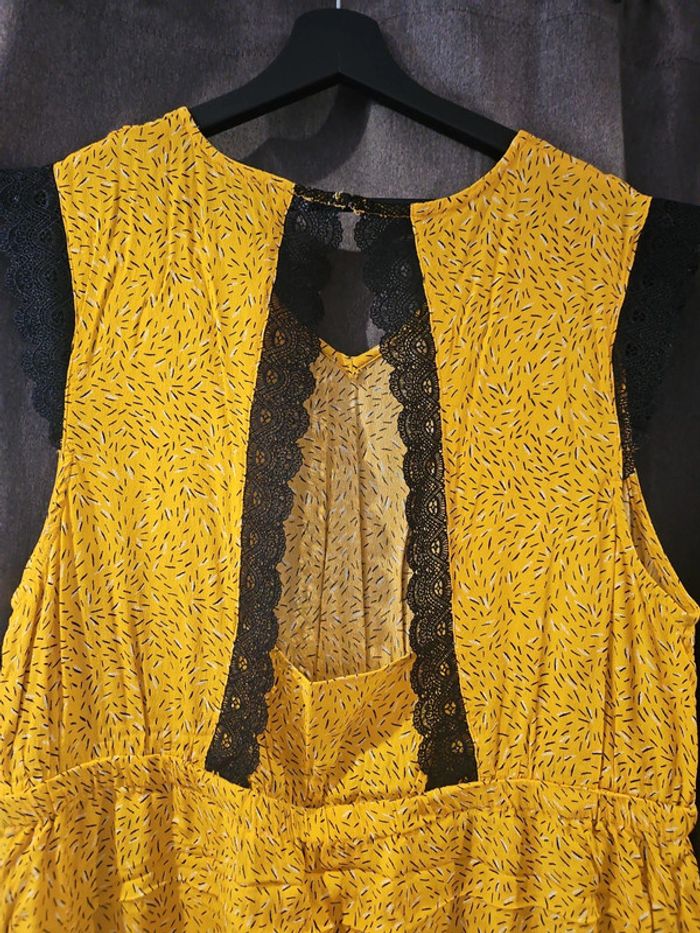 Belle robe à dentelle - photo numéro 4