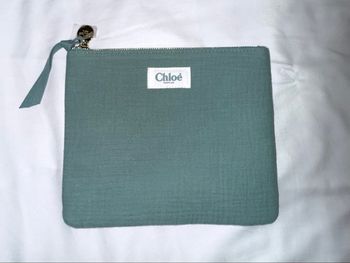 Trousse / pochette à maquillage Chloé en lin couleur vert sauge.