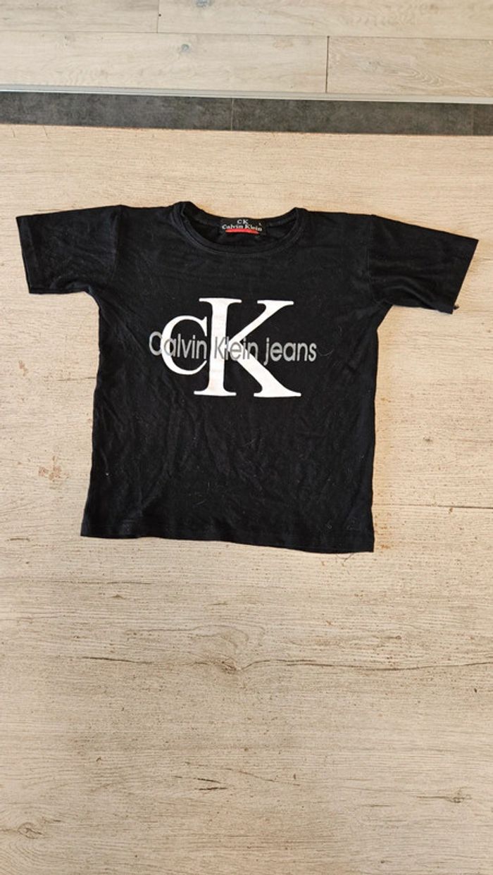 T shirt noir à manches courtes, Calvin Klein, 12/14 ans, peu mis - photo numéro 2