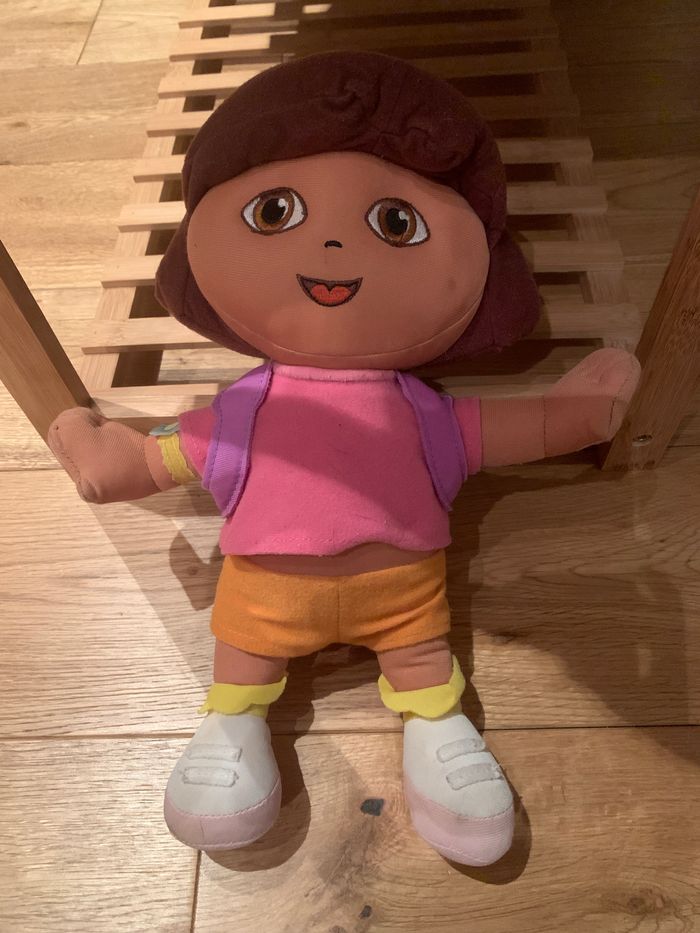 Peluche Dora l’exploratrice