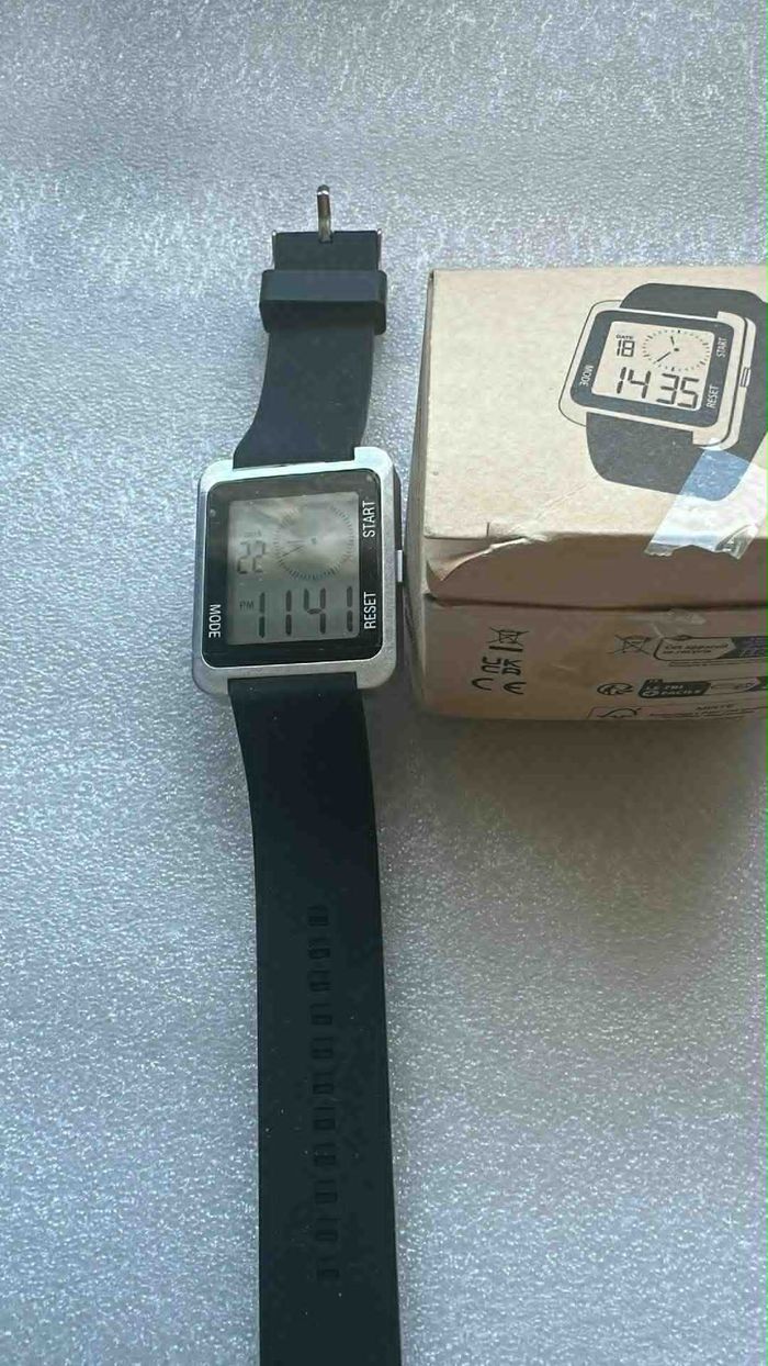 montre homme neuve noire.