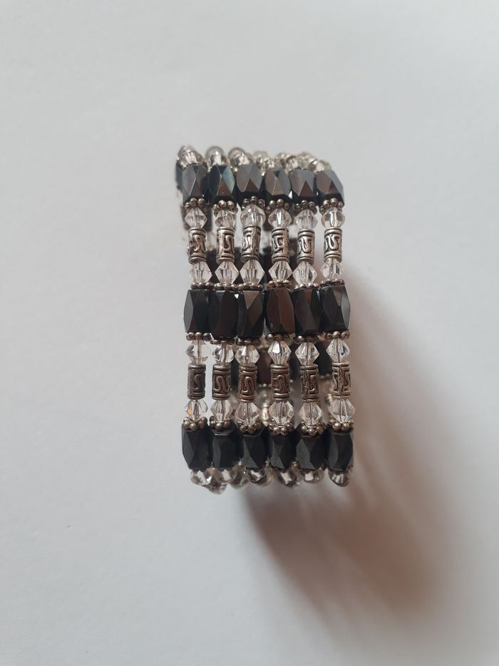 Bracelet / collier aimanté noir, blanc et argenté - photo numéro 2