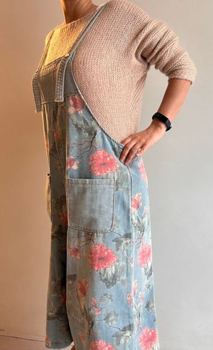 Salopette en jean fleuri / combinaison en denim fleuri - photo numéro 4