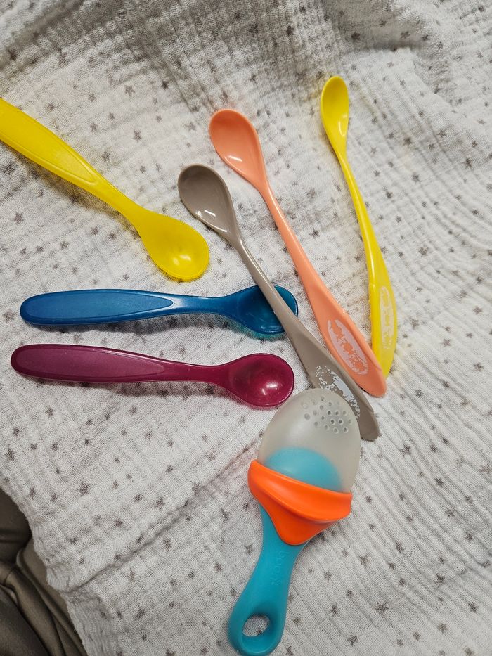 Lot cuillères et grignoteuse