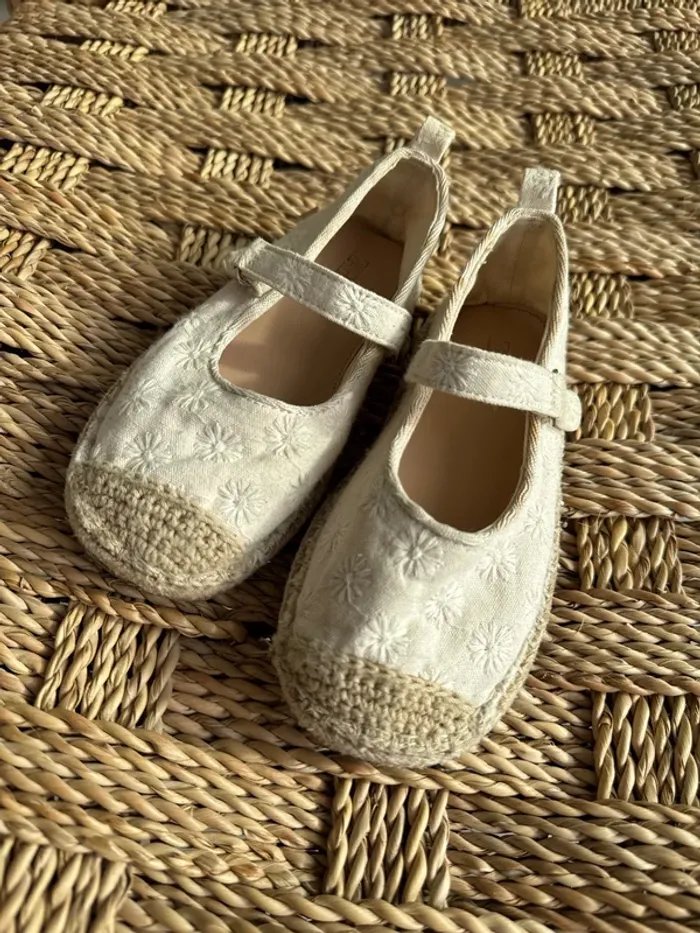 Ballerine beige Zara Pointure 27 - 4 € - photo numéro 2