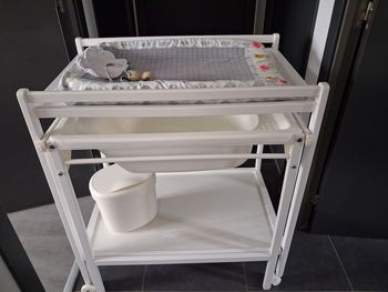 Table à langer avec baignoire coulissante