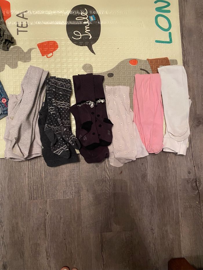 Lot 13 bas taille 3 ans (jupes, shorts, leggings, collants) - photo numéro 4