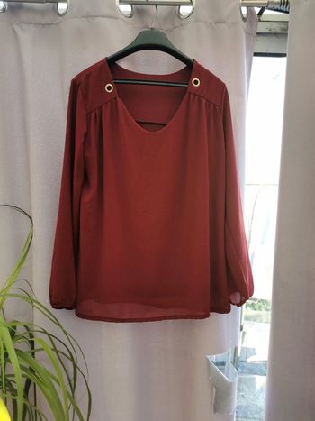 Blouse originale en 40 bordeaux oeillets