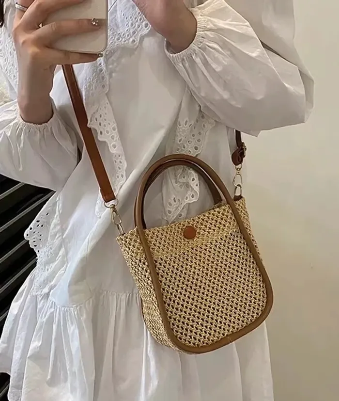 Petit sac à main avec bandoulière en paille tressée marron - photo numéro 2