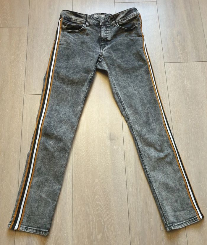 Jeans slim gris mode. Garçon 14 ans. Marque Kiabi