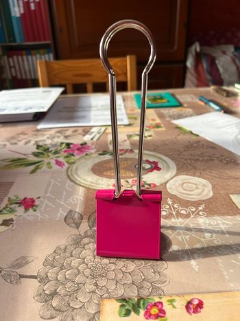 Pince-clips géante papiers