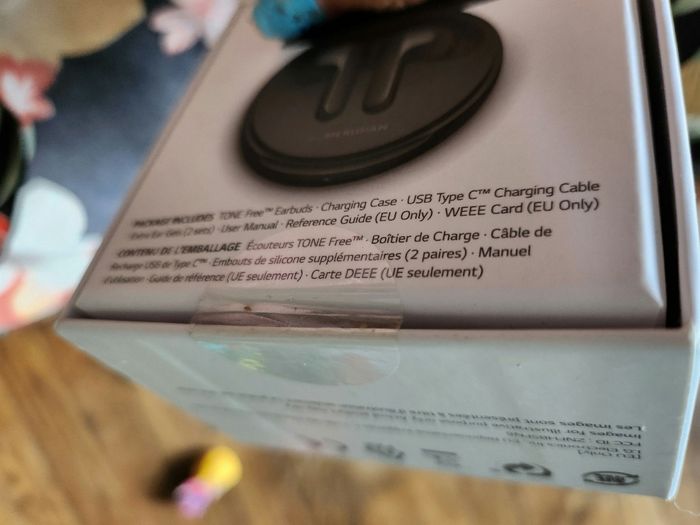 Écouteurs  LG FN4 original neuf jamais ouvert - photo numéro 4