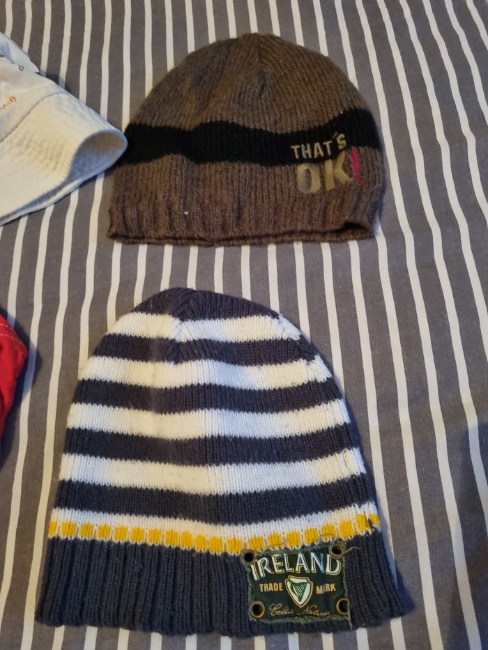 Lot de bonnets,casquette,chapeaux ,cache cou - photo numéro 3