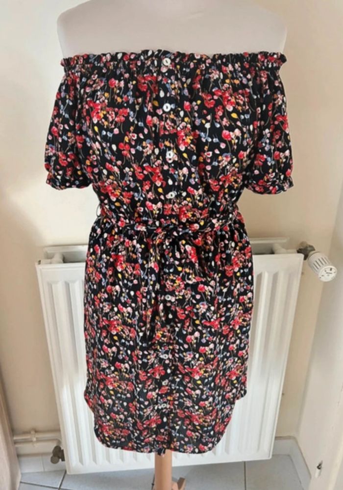 Robe fleurie, noire et rouge, Forever21