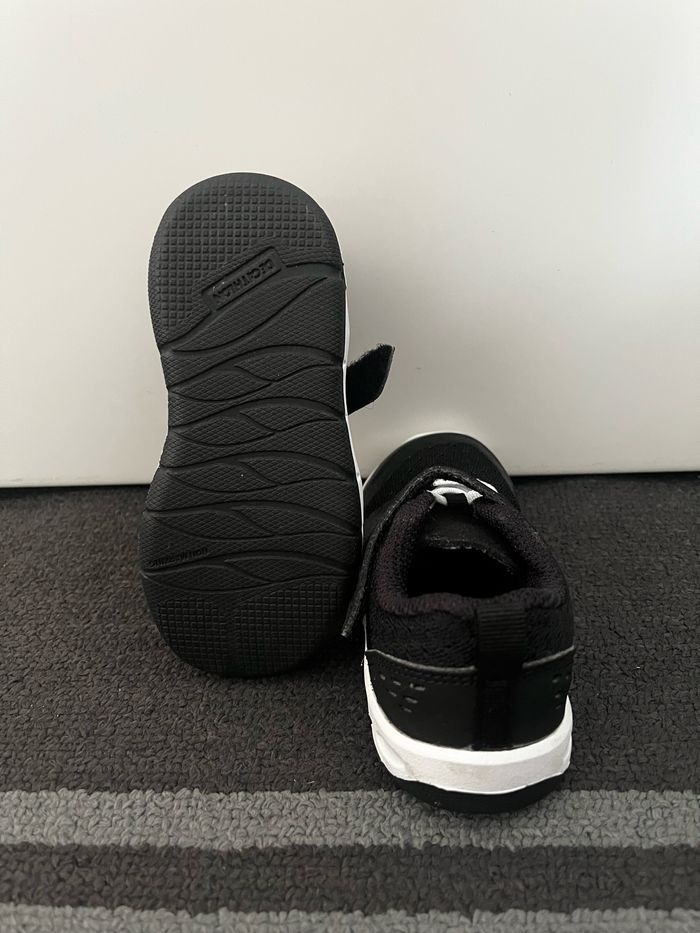 Chaussures baskets scratch bébé légères et confortables Decathlon taille 21 - photo numéro 2