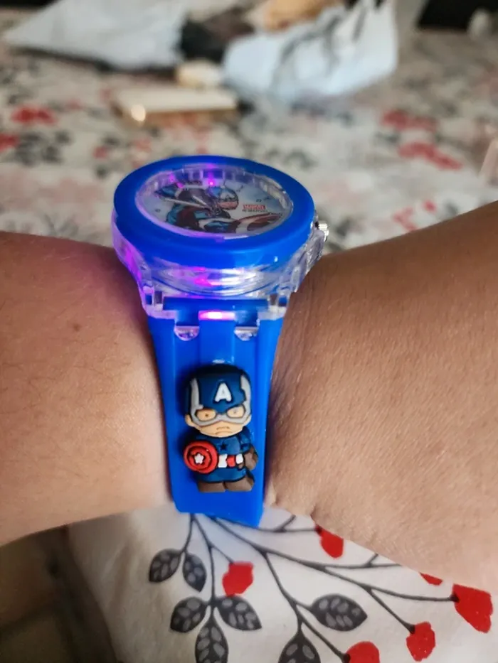 Montre lumineuse captain america - photo numéro 6