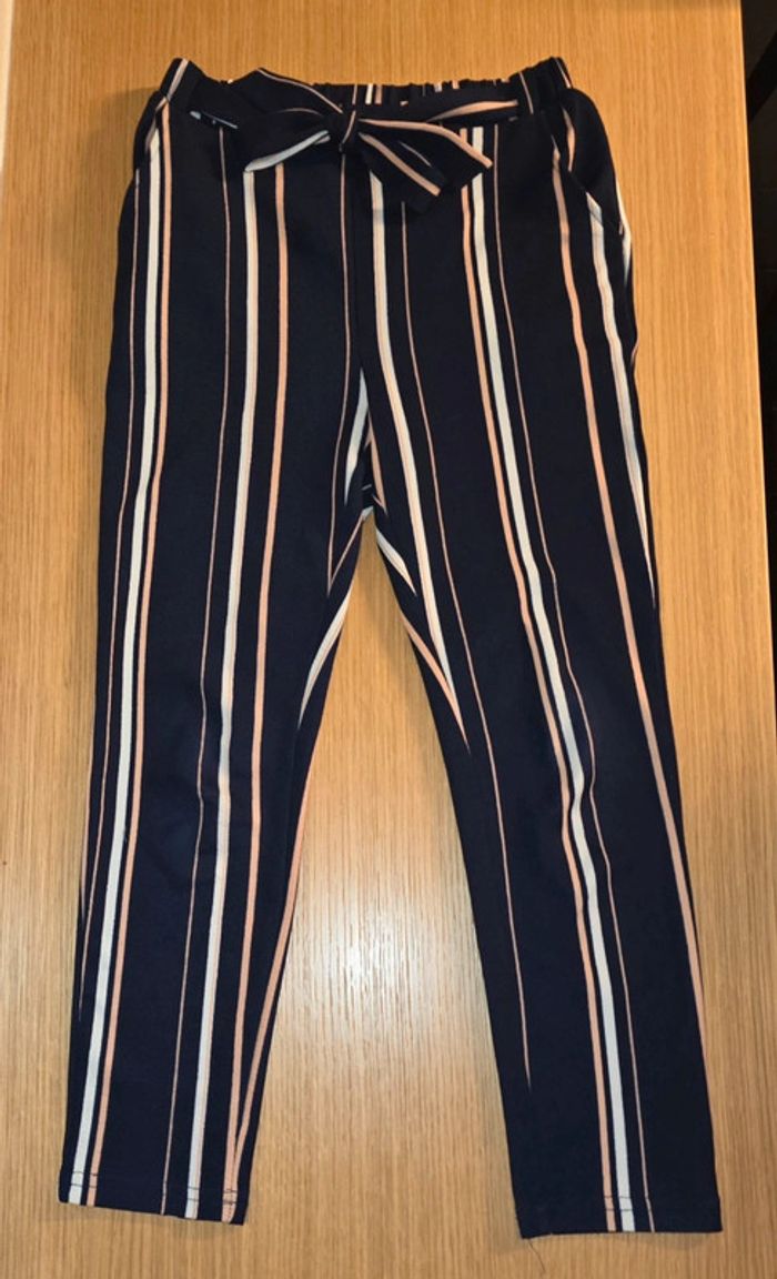 Pantalon à rayures avec ceinture 10 ans
