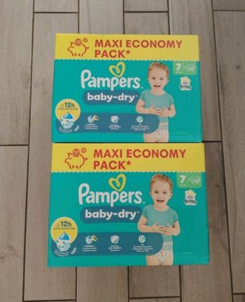 Lot 2 cartons pampers taille 7